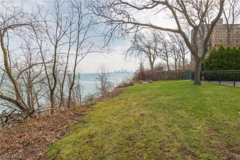 12520 Edgewater Drive Lakewood OH 44107