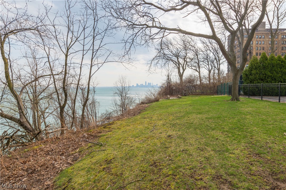 12520 Edgewater Drive Lakewood OH 44107