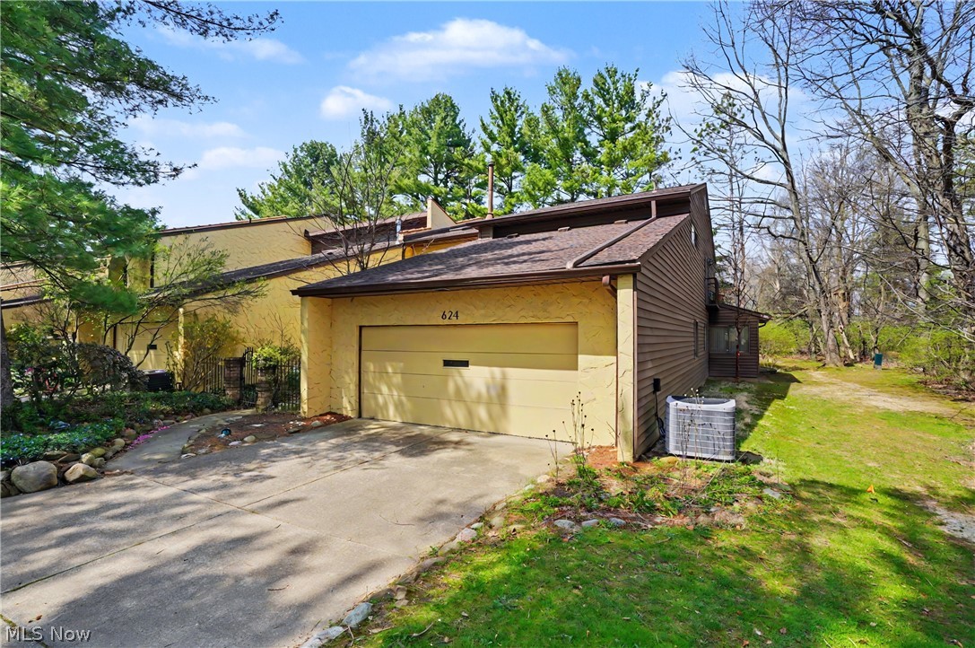 624 Hampton Ridge Drive Akron OH 44313