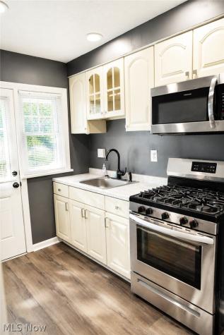 2752 Wooster Road Rocky River OH 44116
