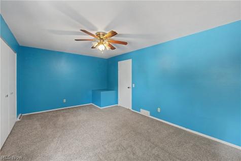 5556 Hilltop Oval Parma OH 44134