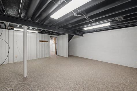 5556 Hilltop Oval Parma OH 44134