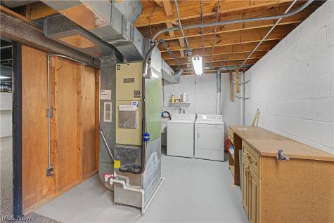 5556 Hilltop Oval Parma OH 44134