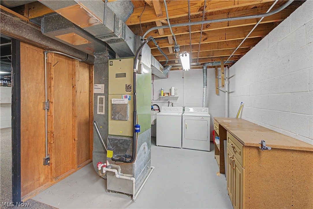 5556 Hilltop Oval Parma OH 44134