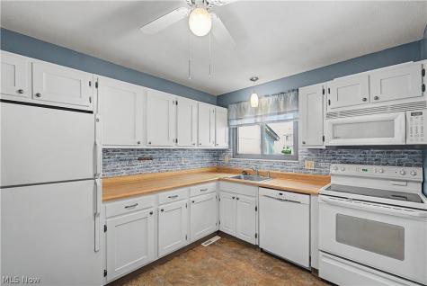 5556 Hilltop Oval Parma OH 44134