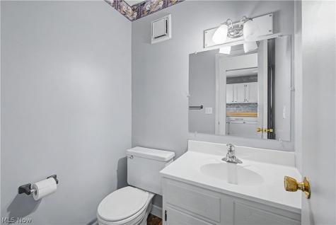 5556 Hilltop Oval Parma OH 44134