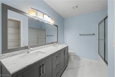 5556 Hilltop Oval Parma OH 44134