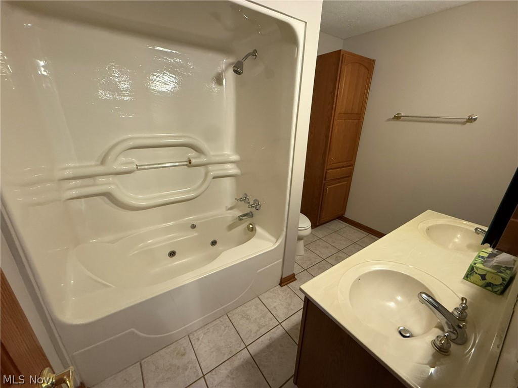 530 Oakdale Drive Dover OH 44622