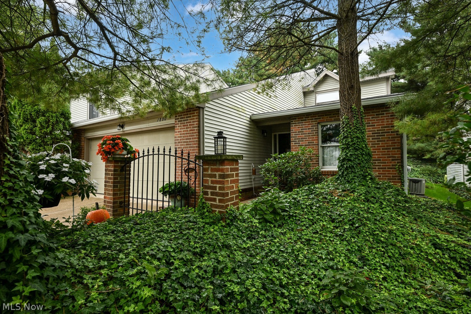 1880 Indian Hills Trail Akron OH 44313