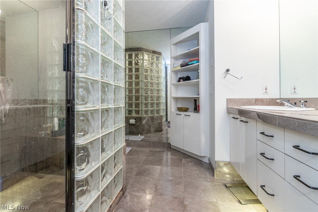 14 Waterford Lane Beachwood OH 44122