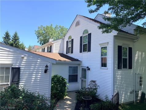 7121 W Cross Creek Trail Brecksville OH 44141