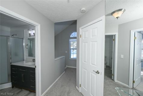 7121 W Cross Creek Trail Brecksville OH 44141