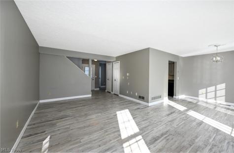 7121 W Cross Creek Trail Brecksville OH 44141