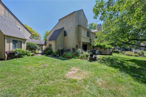 40 Landings Way Avon Lake OH 44012