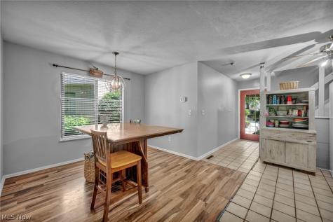 40 Landings Way Avon Lake OH 44012