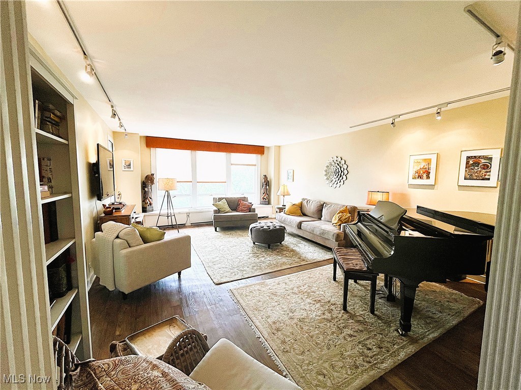 1 Bratenahl Place Bratenahl OH 44108