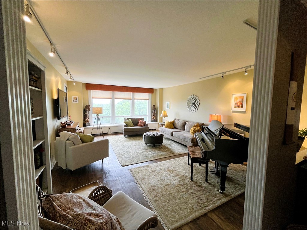 1 Bratenahl Place Bratenahl OH 44108