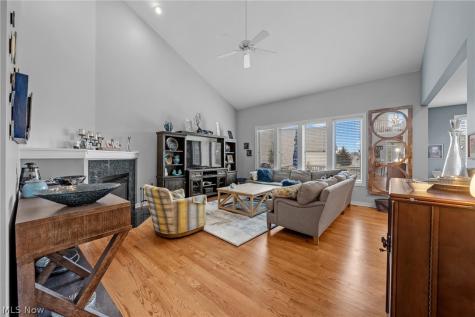585 Burgess Circle Aurora OH 44202