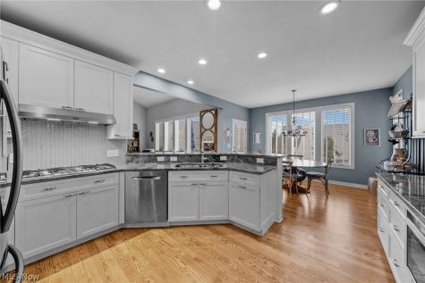585 Burgess Circle Aurora OH 44202