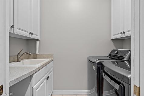 585 Burgess Circle Aurora OH 44202