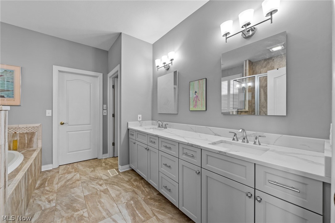 585 Burgess Circle Aurora OH 44202