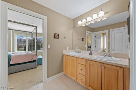 585 Burgess Circle Aurora OH 44202