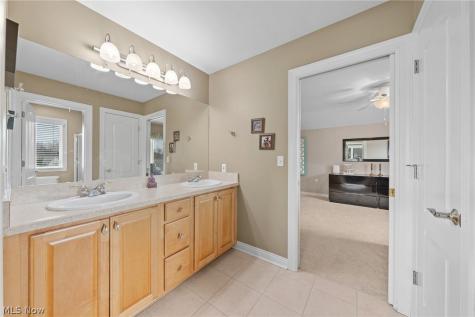 585 Burgess Circle Aurora OH 44202