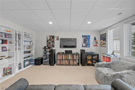 585 Burgess Circle Aurora OH 44202