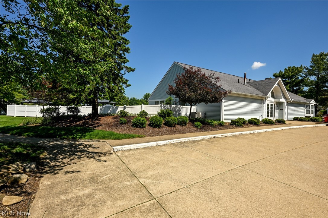 839 Sutton Place Akron OH 44313