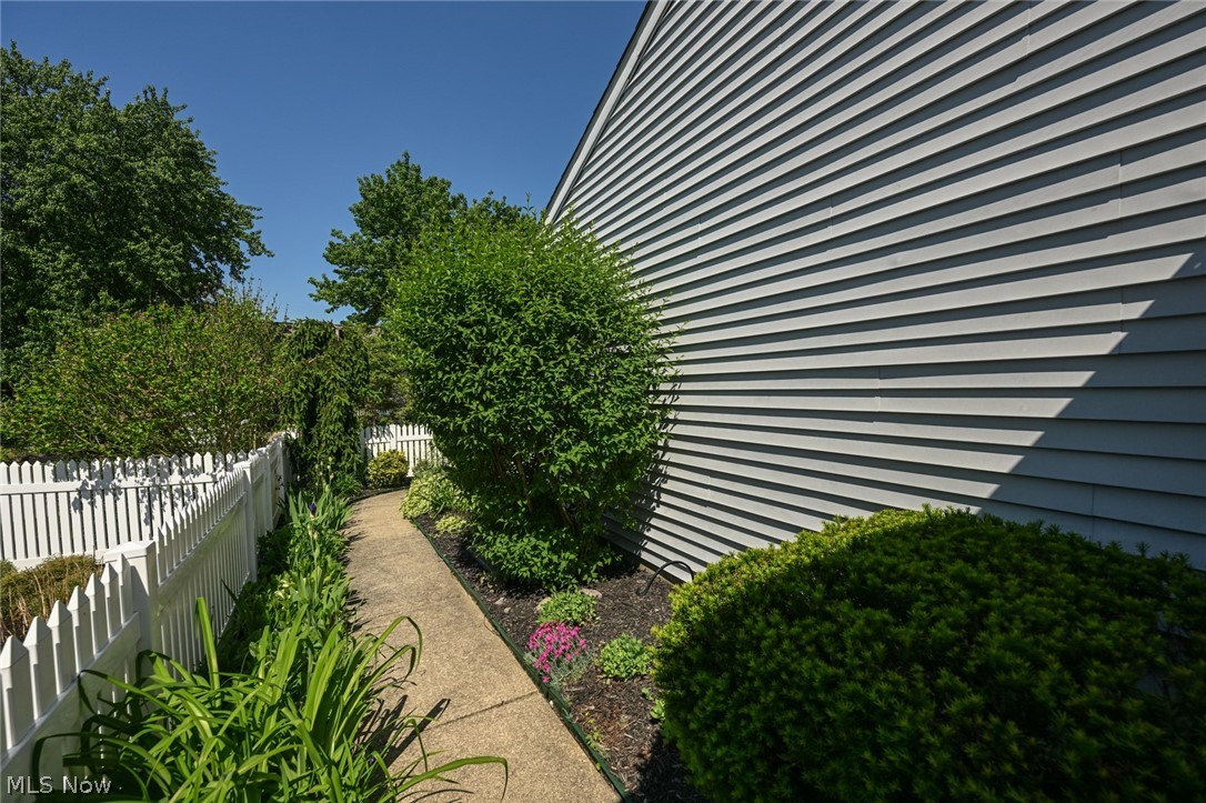 839 Sutton Place Akron OH 44313