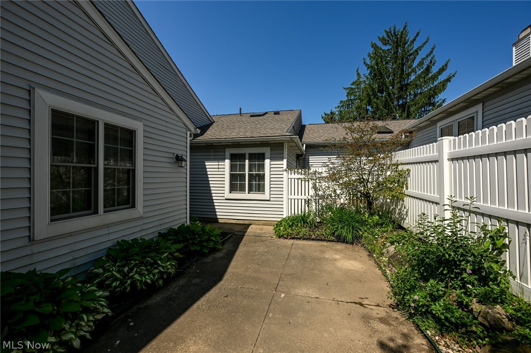 839 Sutton Place Akron OH 44313