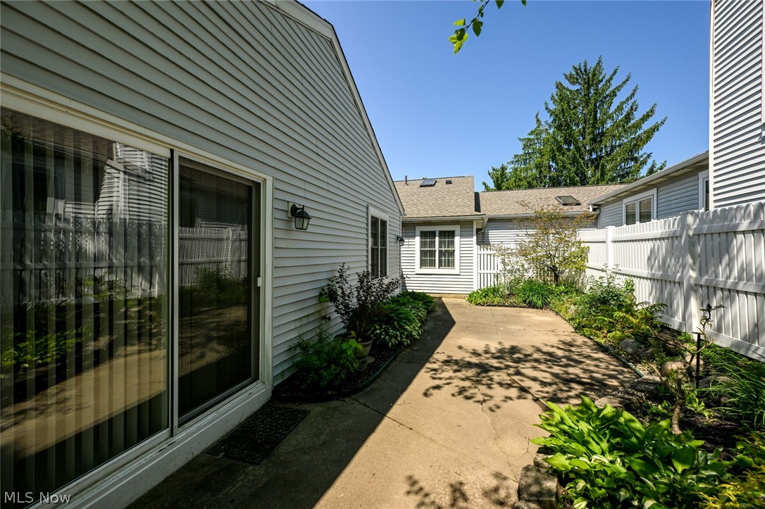 839 Sutton Place Akron OH 44313