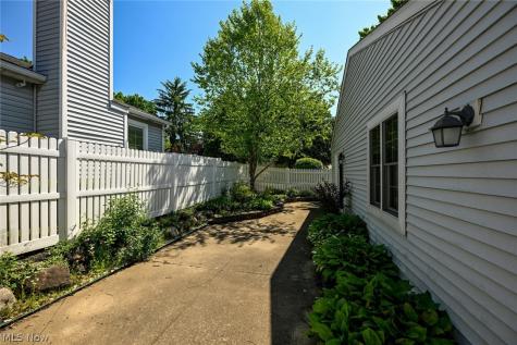 839 Sutton Place Akron OH 44313
