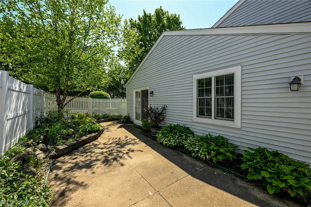 839 Sutton Place Akron OH 44313