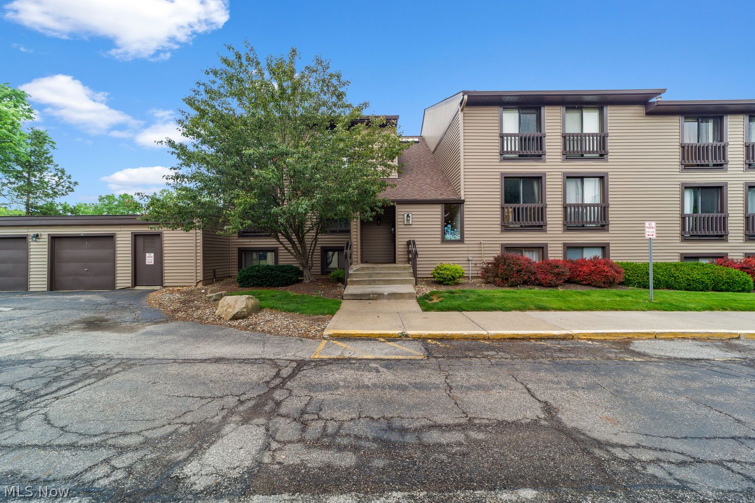 Sagamore Hills OH, 1145 Canyon View Road, Unit 105