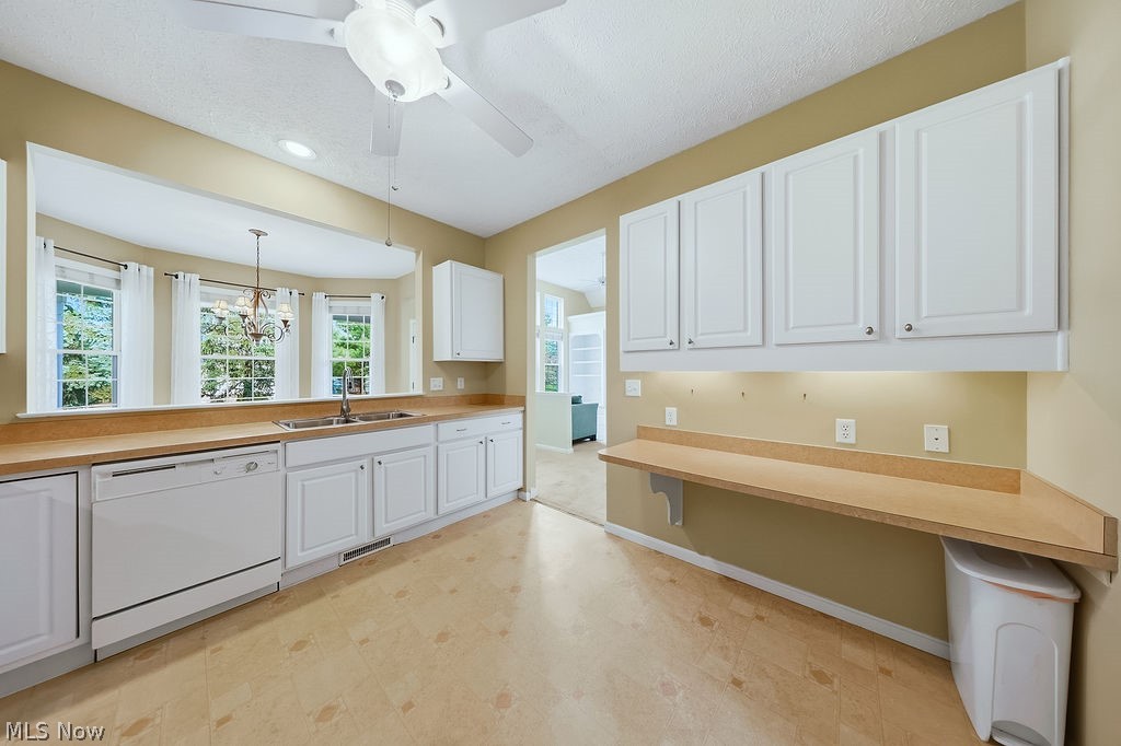 4 Whitaker Cove Avon Lake OH 44012