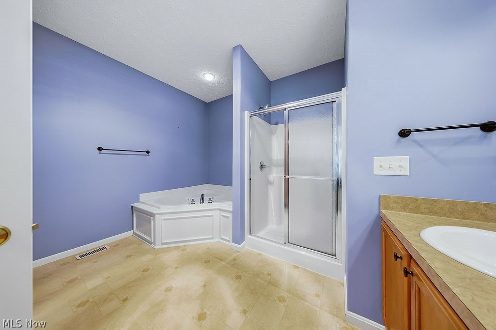 4 Whitaker Cove Avon Lake OH 44012