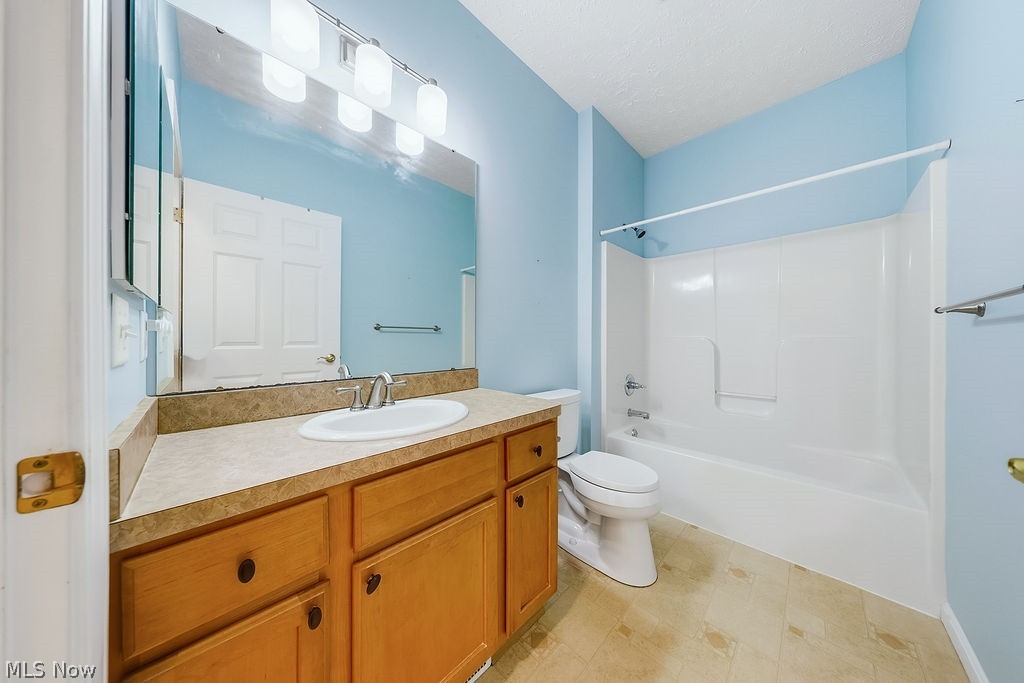 4 Whitaker Cove Avon Lake OH 44012