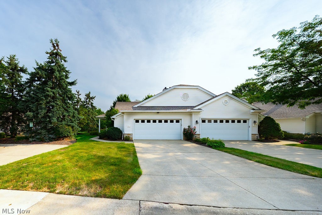 4 Whitaker Cove Avon Lake OH 44012