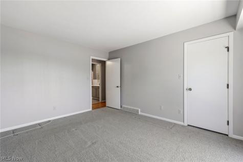 2202 Acacia Park Drive Lyndhurst OH 44124