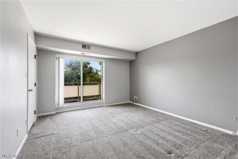 2202 Acacia Park Drive Lyndhurst OH 44124