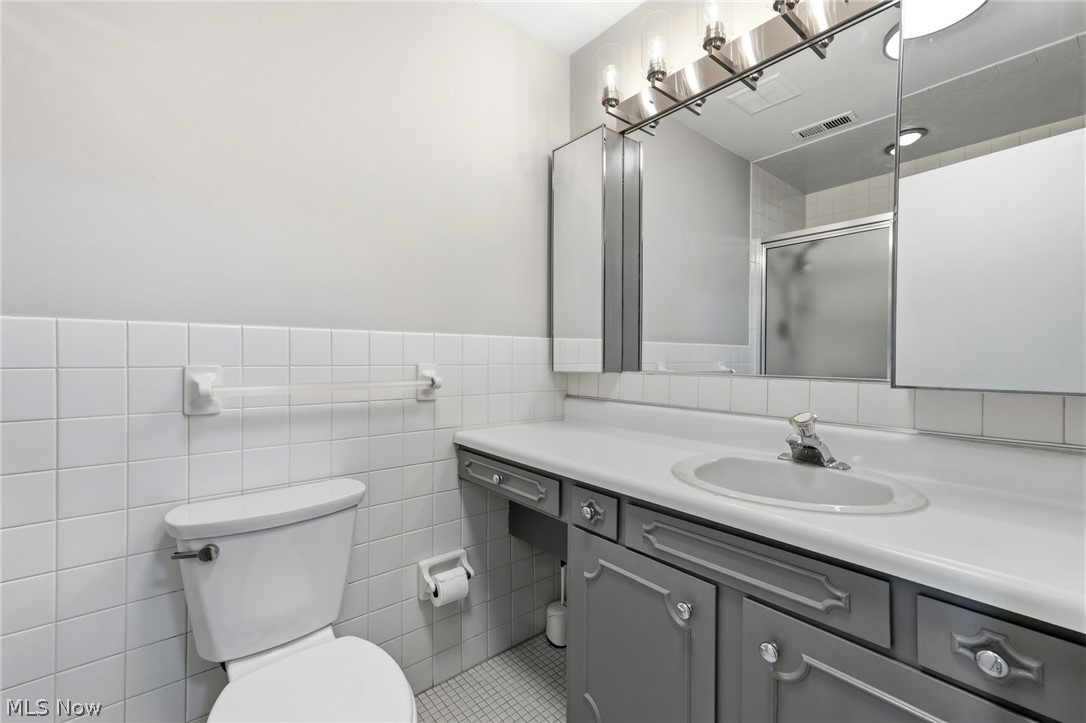 2202 Acacia Park Drive Lyndhurst OH 44124