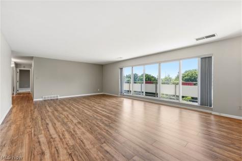 2202 Acacia Park Drive Lyndhurst OH 44124