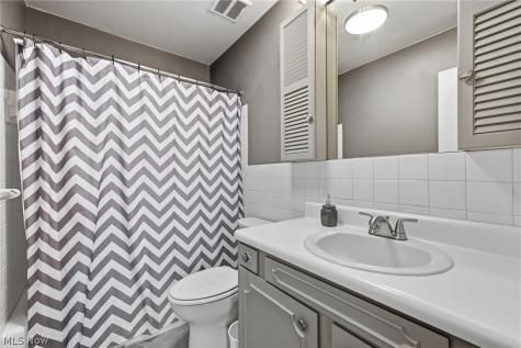 2202 Acacia Park Drive Lyndhurst OH 44124