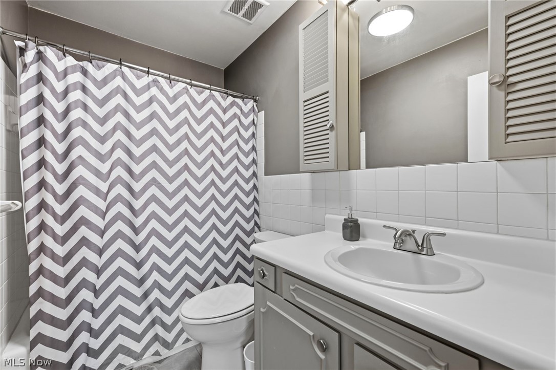 2202 Acacia Park Drive Lyndhurst OH 44124