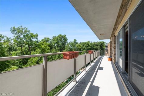 2202 Acacia Park Drive Lyndhurst OH 44124