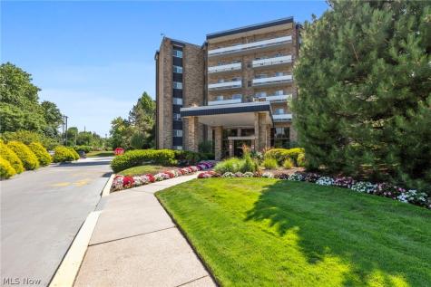 2202 Acacia Park Drive Lyndhurst OH 44124