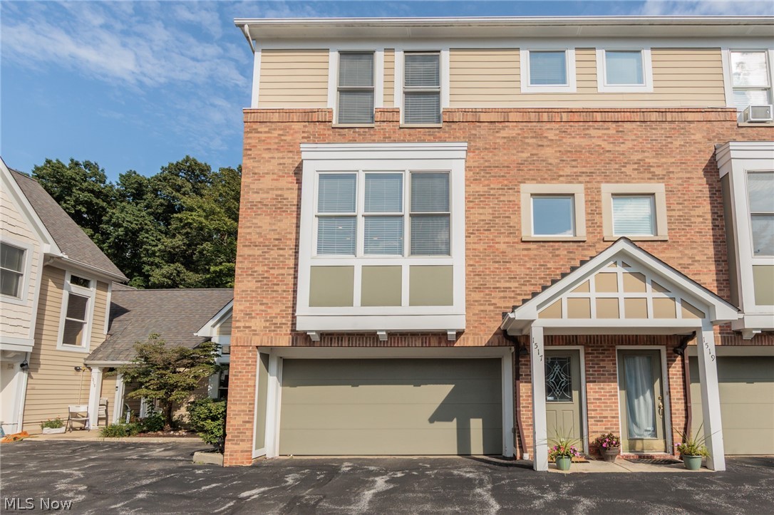 1517 Huntington Lane Cleveland Heights OH 44118