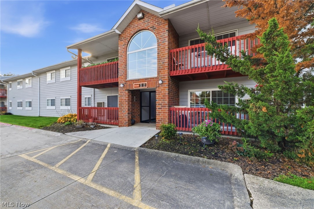27069 Oakwood Circle Olmsted Twp OH 44138