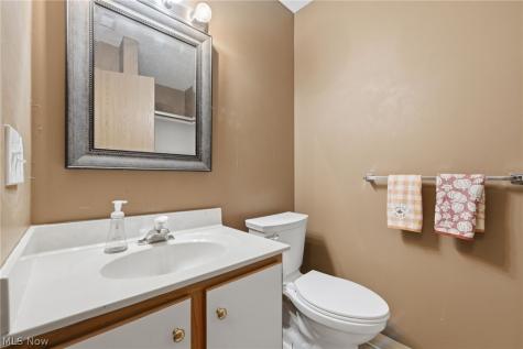 27069 Oakwood Circle Olmsted Twp OH 44138